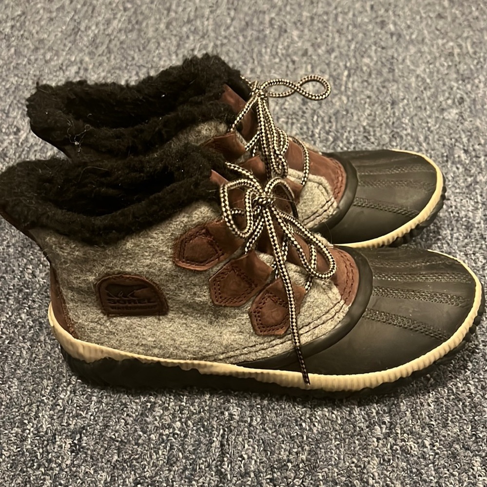 Low Sorel Snow Boots